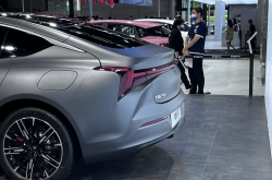 新增低动力插电式混动版本 哪吒L最新申报信息