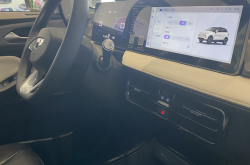 售价5.98万/续航301KM 几何E萤火虫龙腾版上市