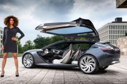 “用光作画”：欧宝概念车通过创新照明技术揭示驾驶未来