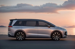 中型五座SUV理想L6官方预告图发布