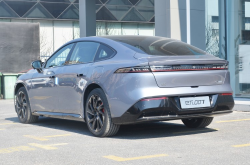 东风奕派eπ007纯电版新增入门版上市 售价13.16万