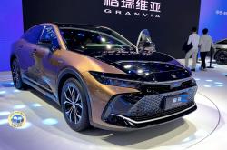 脱胎换骨的变化 试驾皇冠SportCross