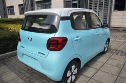 五菱宏光MINIEV四门版上市 售价4.48-5.08万