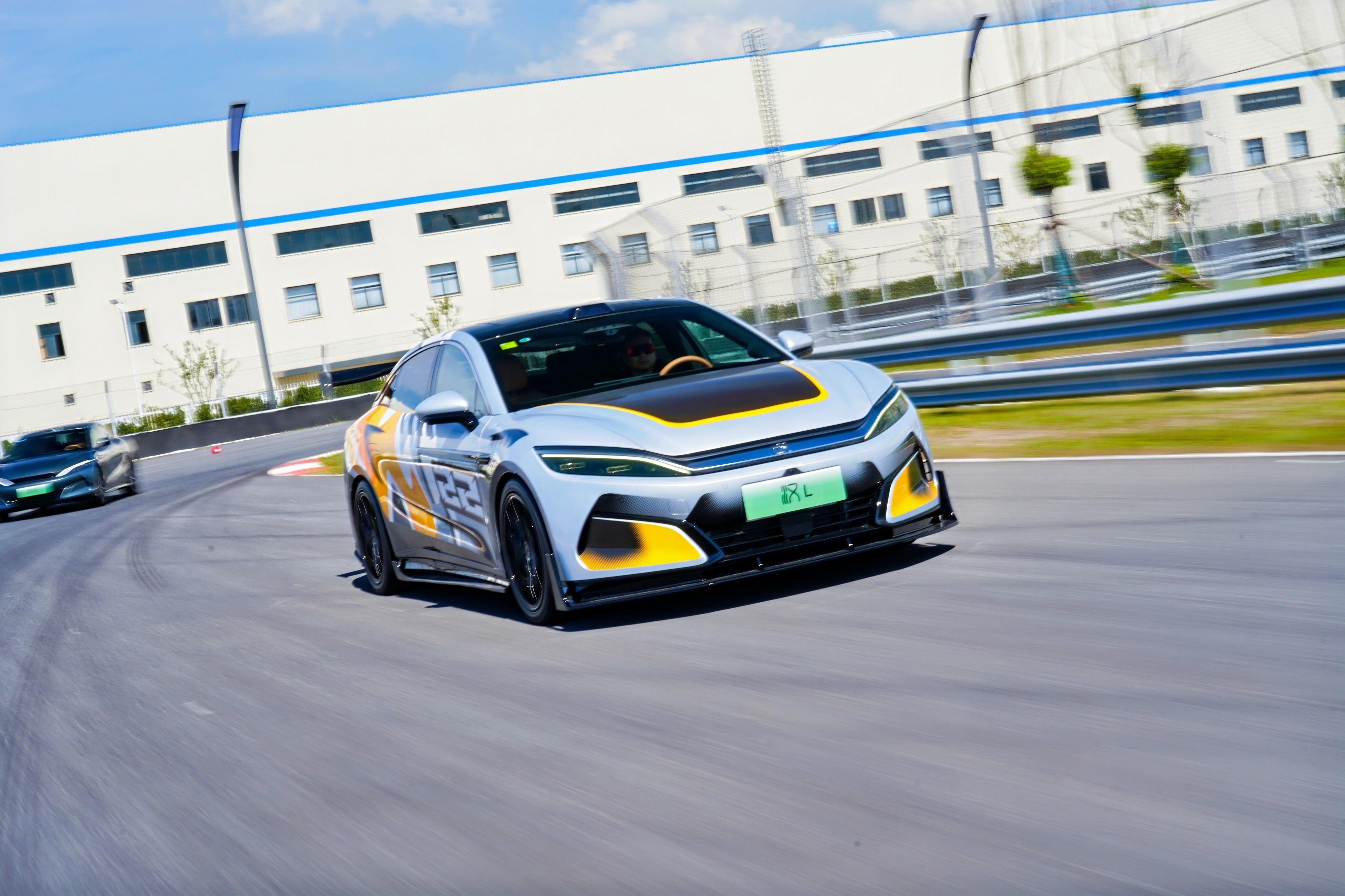 比亚迪汉L携新车色与智能OTA登场，补贴后售价19.48万～26.48万元